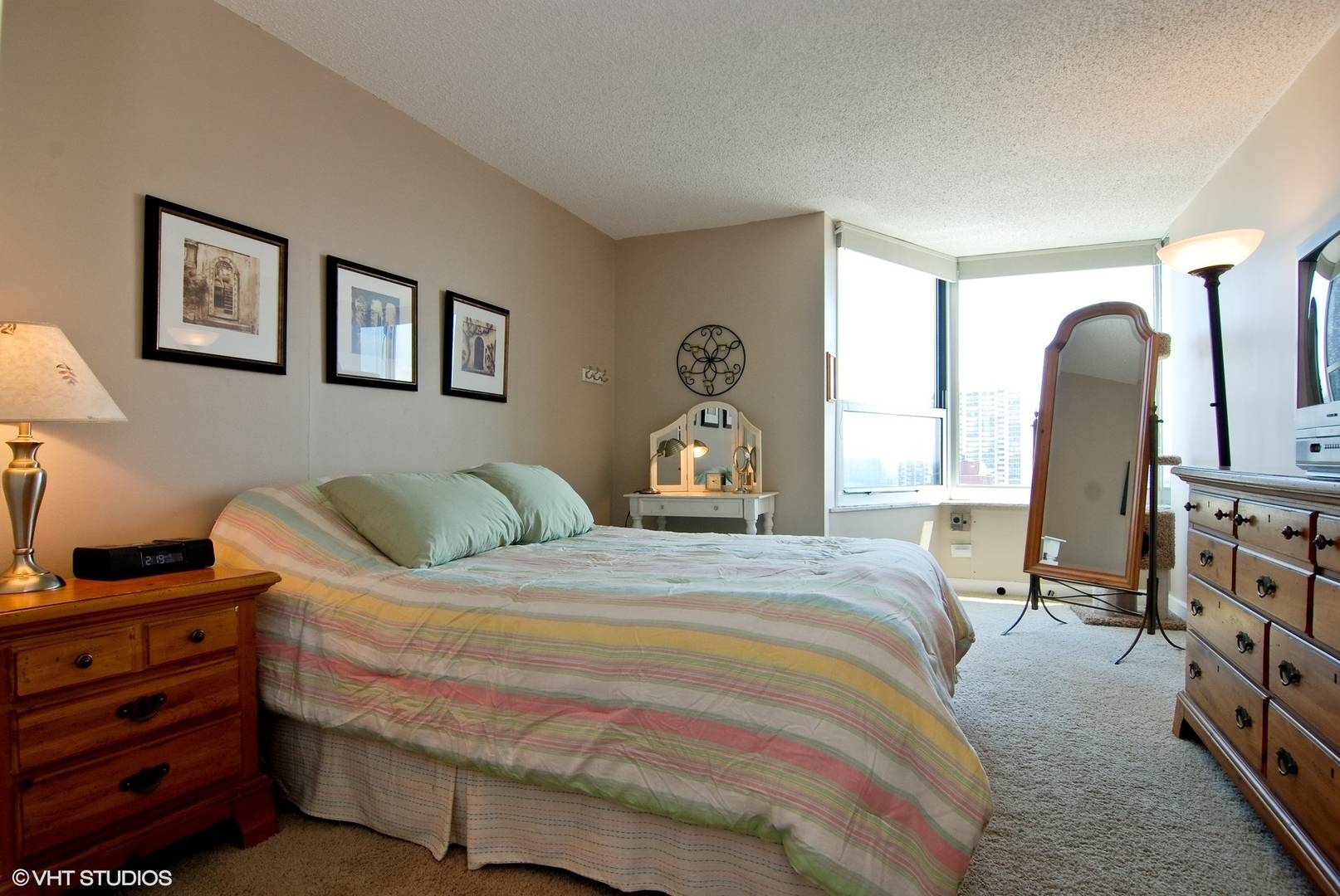 Chicago, IL 60613,720 W Gordon Terrace #18N