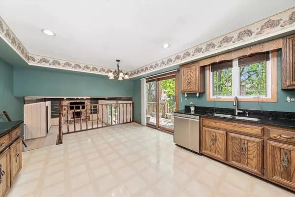 Palos Hills, IL 60465,9047 W Oak Crest Court