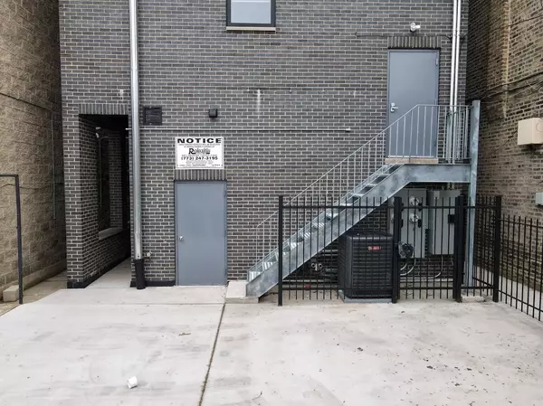 Chicago, IL 60607,1040 W Taylor Street