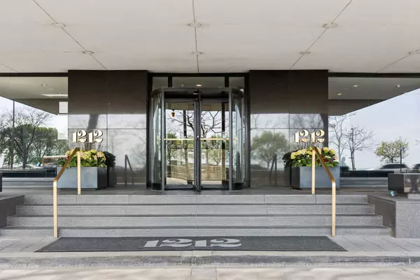 Chicago, IL 60610,1212 N Lake Shore Drive #16BS