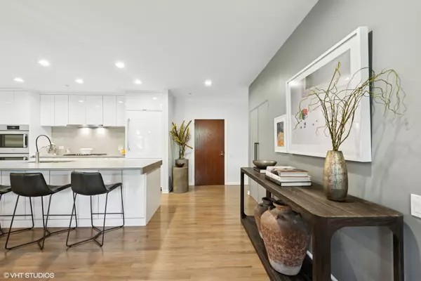 Chicago, IL 60654,33 W Huron Street #309