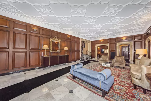 Chicago, IL 60613,3920 N Lake Shore Drive #3S