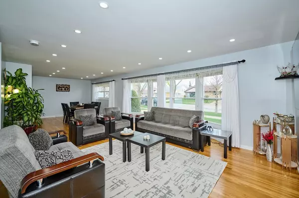 Niles, IL 60714,8856 N Merrill Street