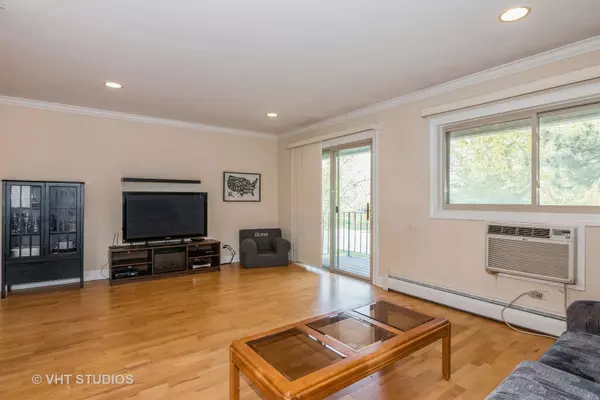 Glendale Heights, IL 60139,659 E Fullerton Avenue #206