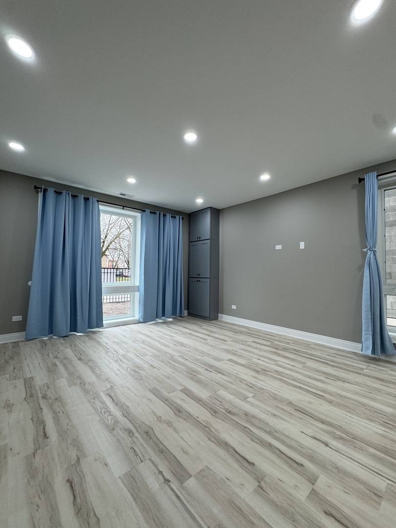 Chicago, IL 60653,4152 S Michigan Avenue #1