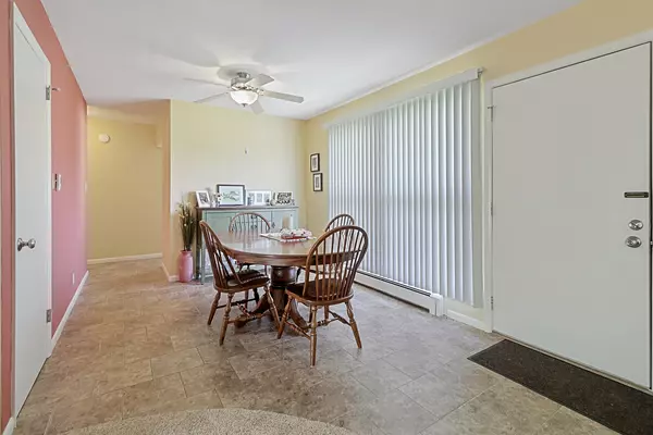 Champaign, IL 61821,1725 Robert Drive