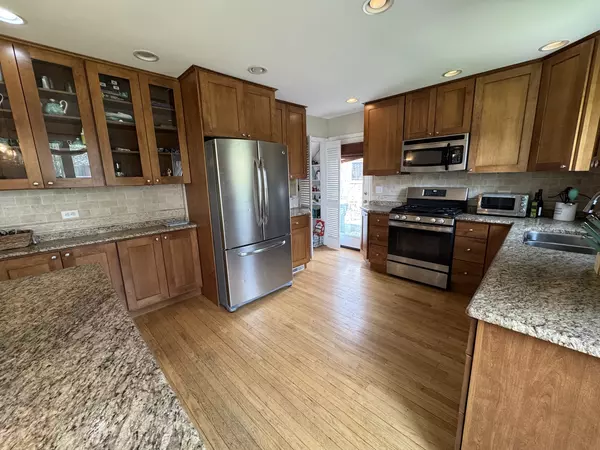 Arlington Heights, IL 60005,630 S Dryden Place