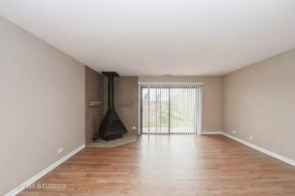 Schaumburg, IL 60193,717 KILLARNEY Court #2A