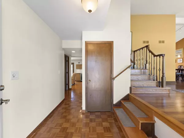 Addison, IL 60101,1221 N Hickory Trail