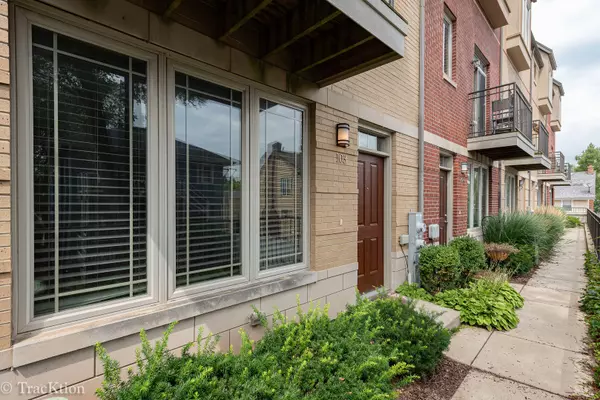 Downers Grove, IL 60515,922 Warren Avenue #103
