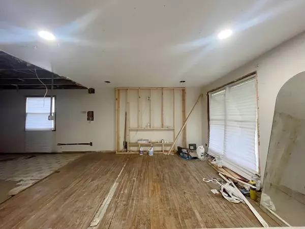 Chicago, IL 60827,13228 S Rhodes Avenue