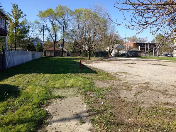 Joliet, IL 60432,557 E Jackson E Street