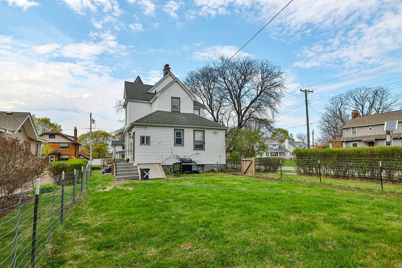 Rockford, IL 61107,229 N London Avenue