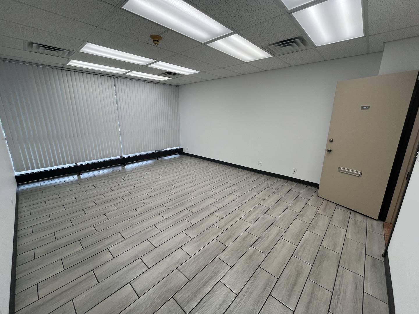 Bensenville, IL 60106,1043 S YORK Road #101