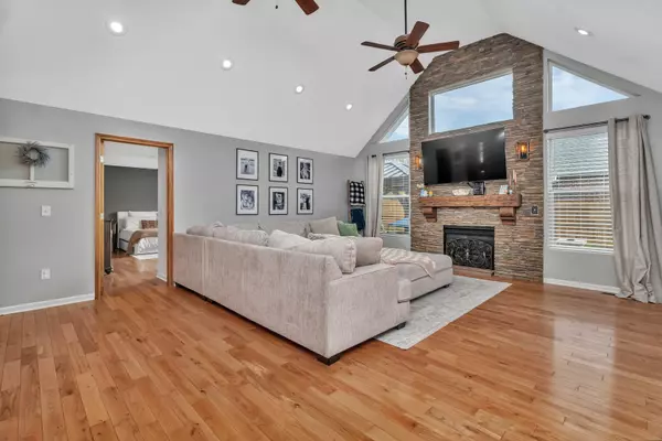 Morris, IL 60450,1304 Michael Drive