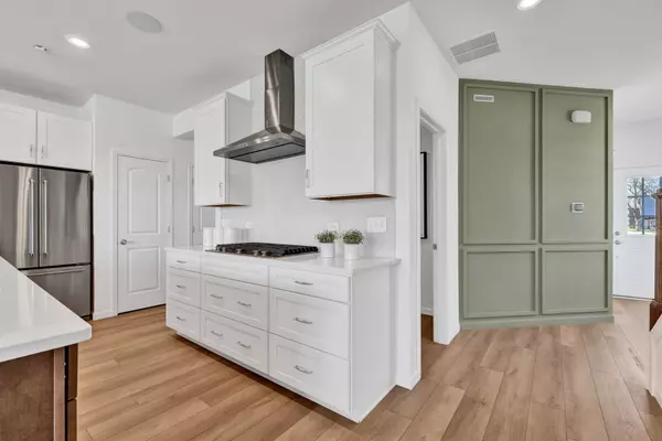 Batavia, IL 60510,32 Weirich Way #76002