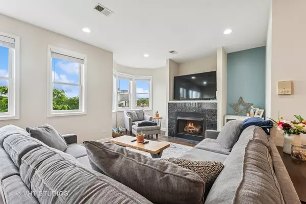 Chicago, IL 60642,521 N Racine Avenue #3