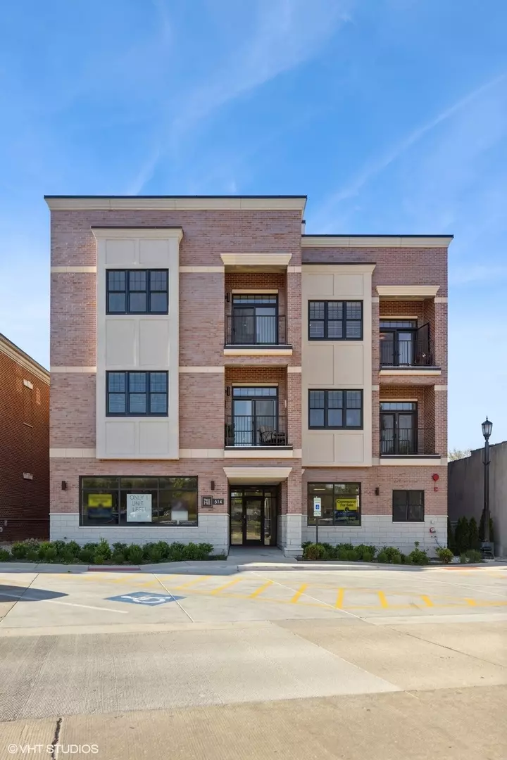 Western Springs, IL 60558,514 Hillgrove Avenue #303