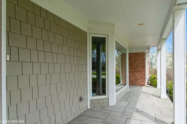Lake Forest, IL 60045,380 Deerpath Square