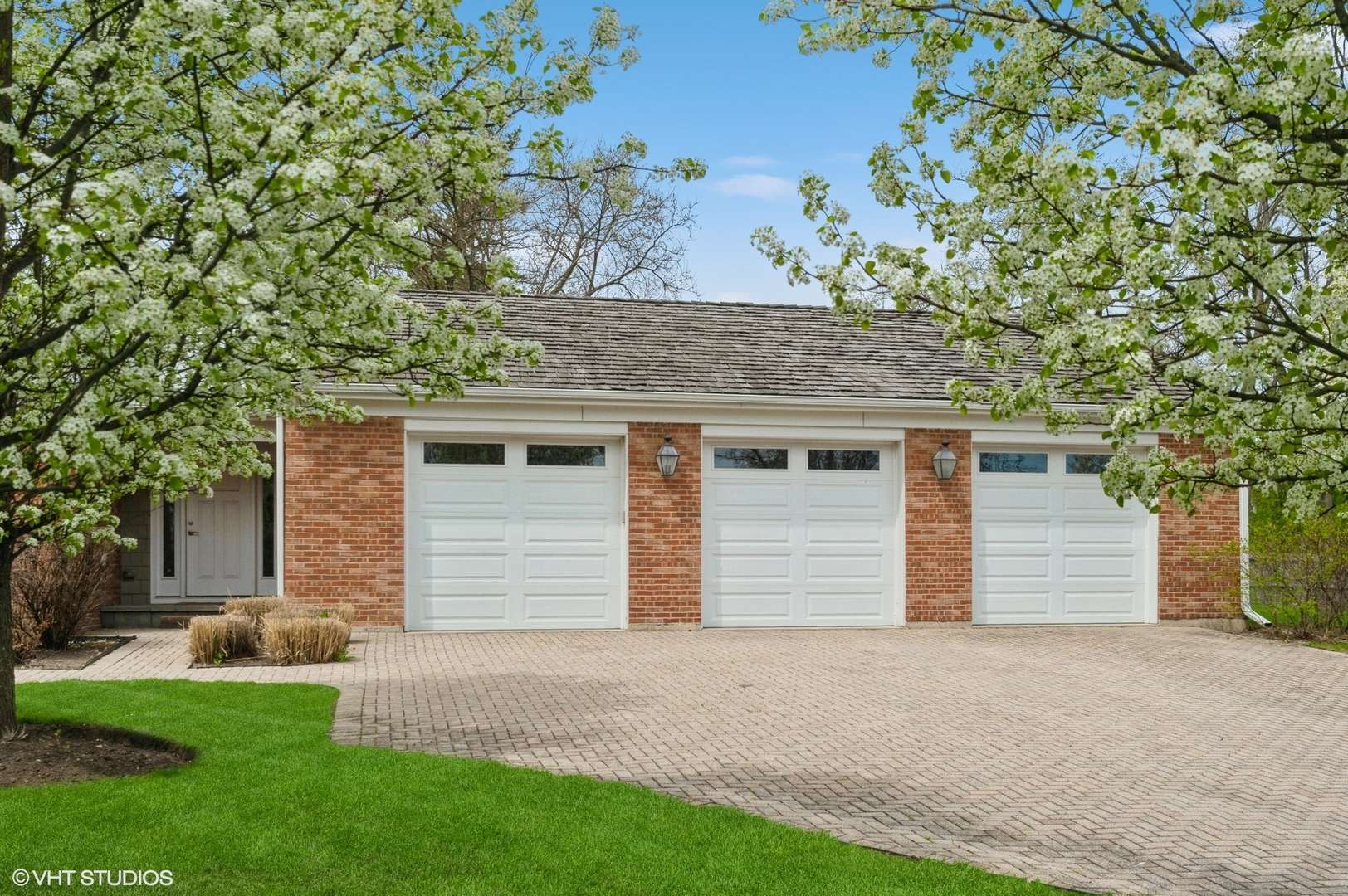 Lake Forest, IL 60045,380 Deerpath Square
