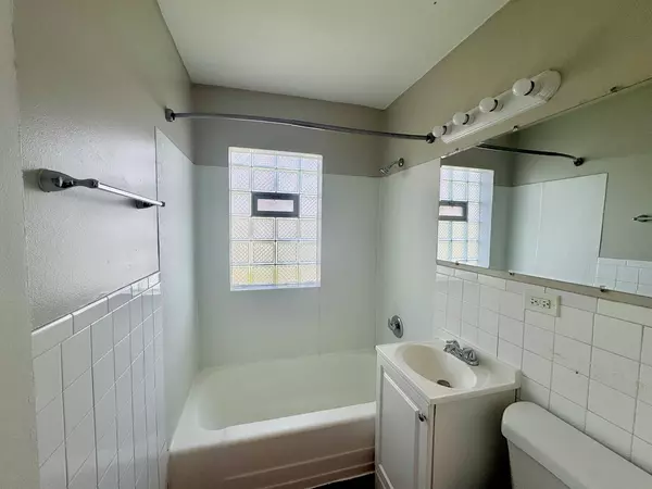 Calumet City, IL 60409,20 164th Street