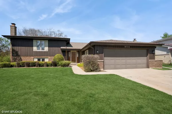 Arlington Heights, IL 60004,2114 E Peachtree Lane