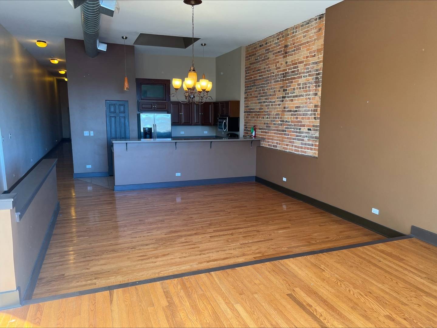Aurora, IL 60505,26 E Downer Place