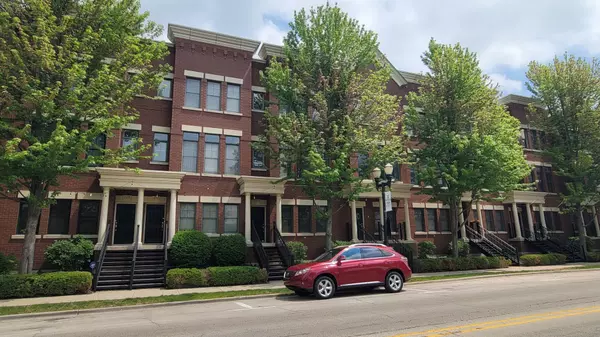 179 S Grove Avenue,  Elgin,  IL 60120