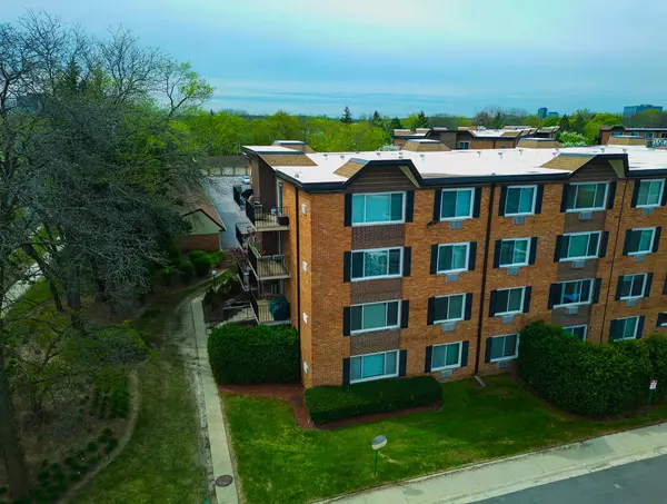 Arlington Heights, IL 60005,1216 S New Wilke Road #201