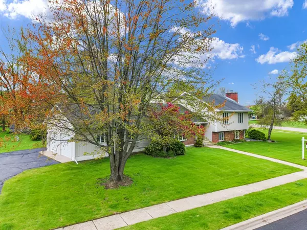 Woodstock, IL 60098,1048 Saint Johns Road