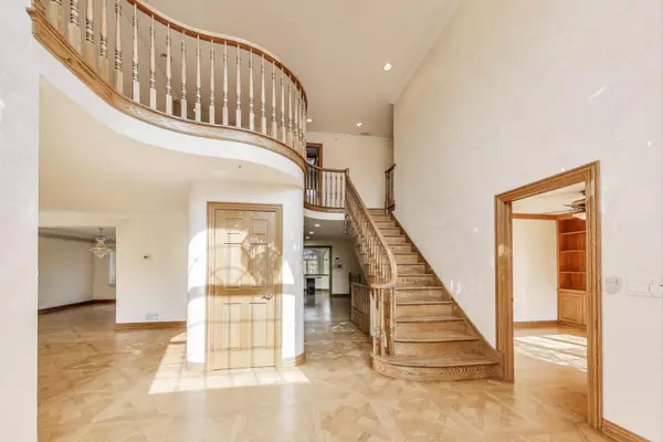 Inverness, IL 60010,2125 Harrow Gate Drive