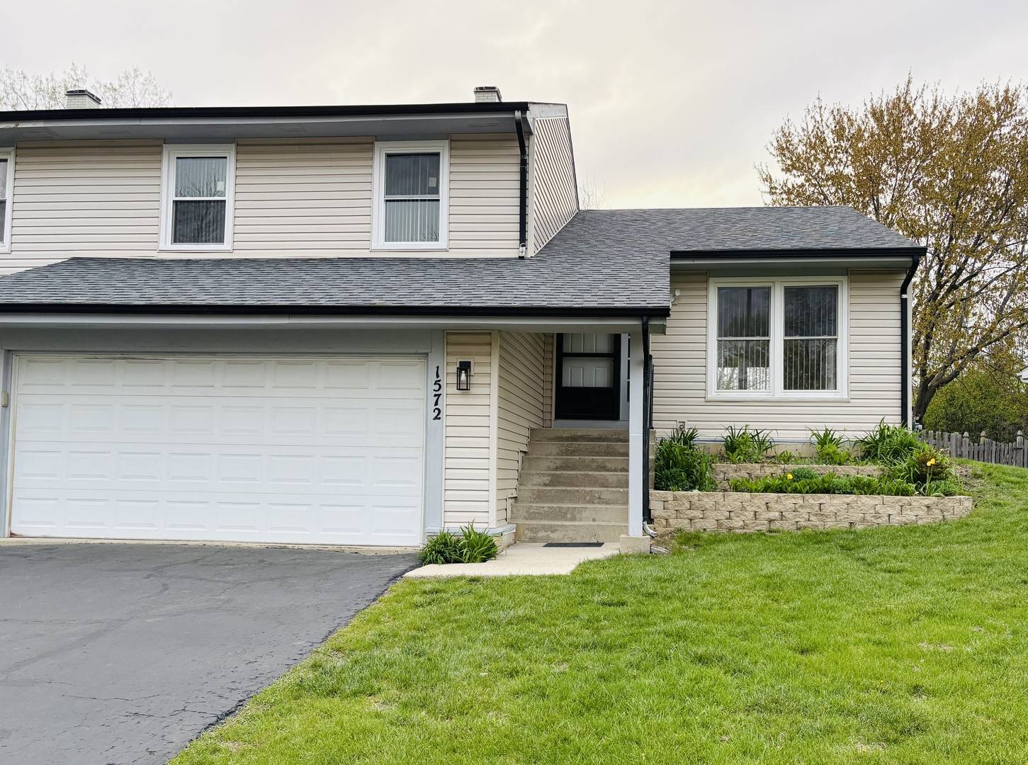 1572 Brandywyn Lane, Buffalo Grove, IL 60089
