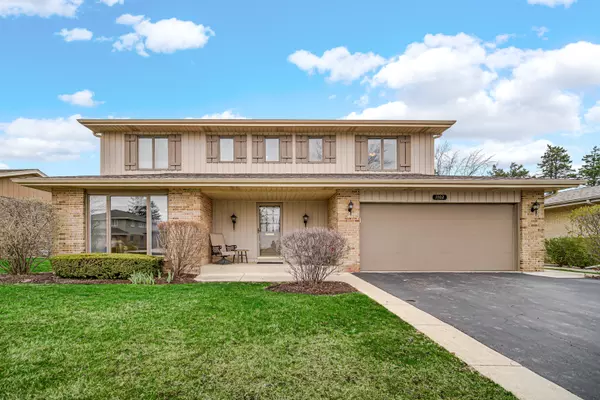 Addison, IL 60101,1102 W Compton Point