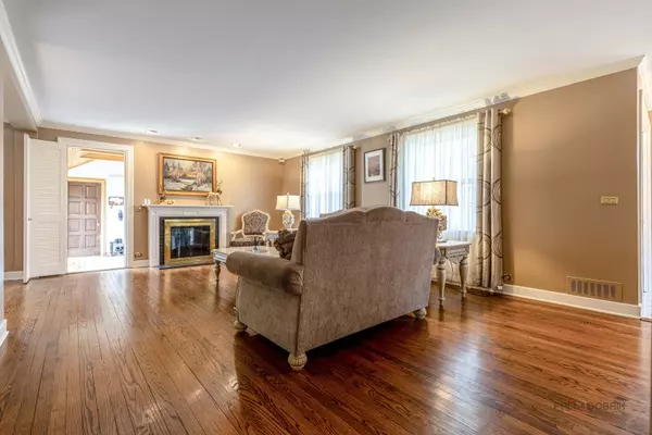 Inverness, IL 60067,470 INVERWAY Road