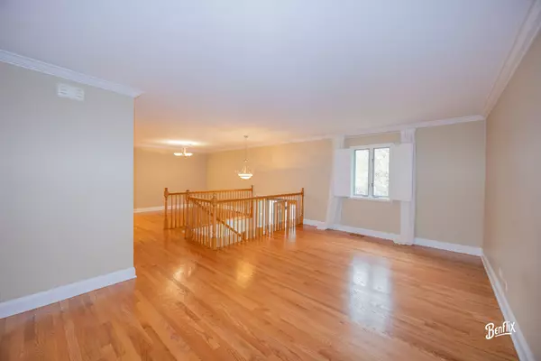 Vernon Hills, IL 60061,143 Midway Lane