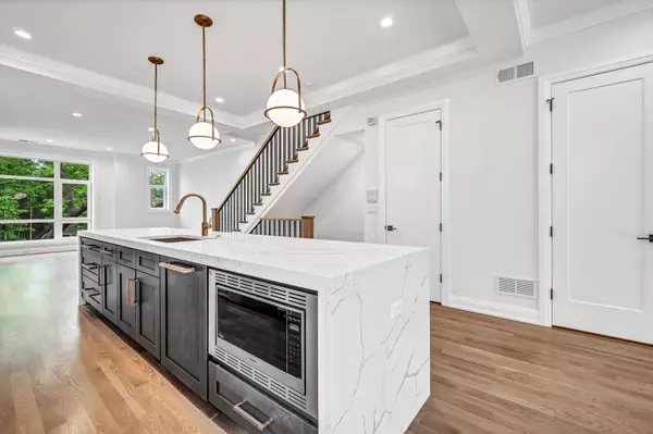 Chicago, IL 60647,2900 W Palmer Street #2