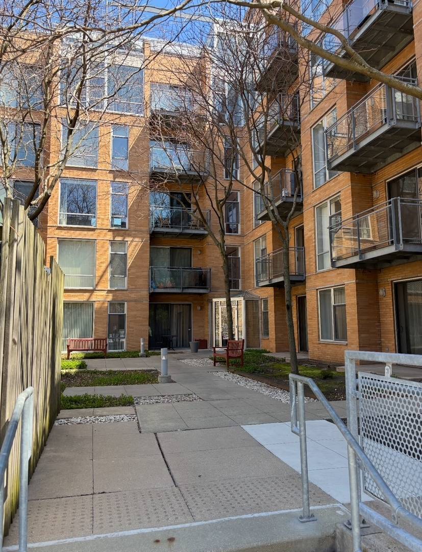 Evanston, IL 60201,1720 Oak Avenue #308