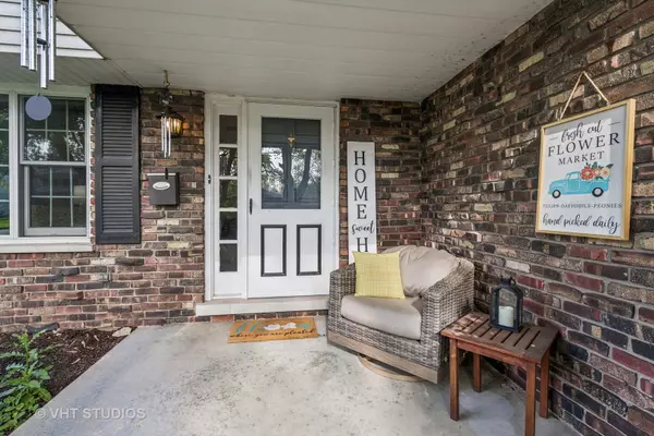 Naperville, IL 60565,1525 Swallow Street