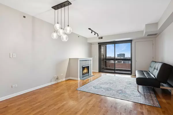 Chicago, IL 60610,1212 N Wells Street #1005