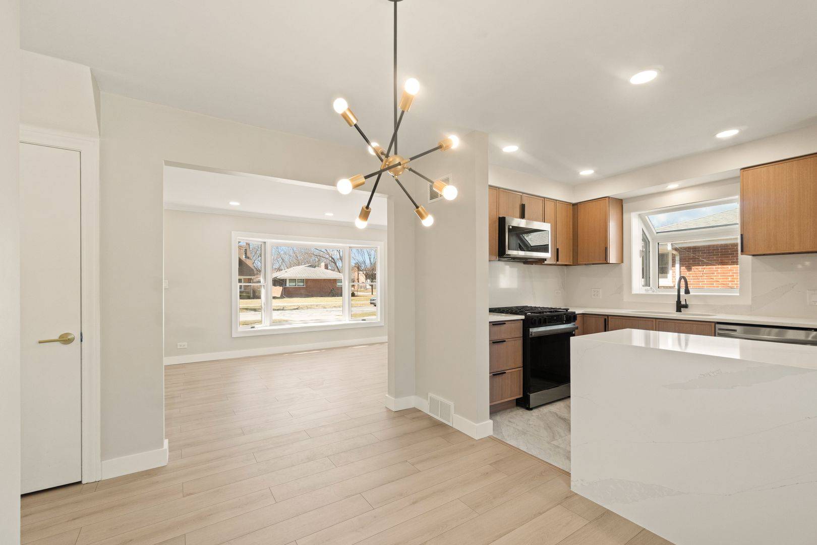 Mount Prospect, IL 60056,219 N Pine Street