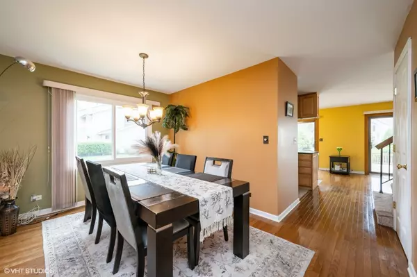 Palatine, IL 60074,1141 E Randville Drive
