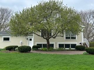 Libertyville, IL 60048,828 Liberty Bell Lane