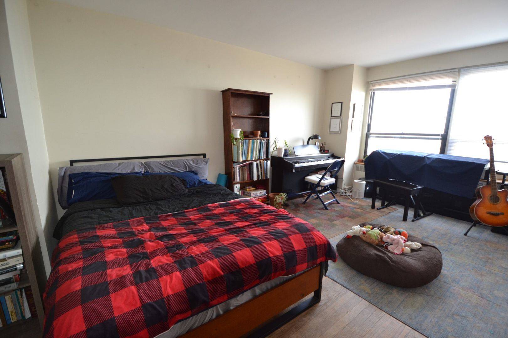 Chicago, IL 60613,4180 N Marine Drive #1606