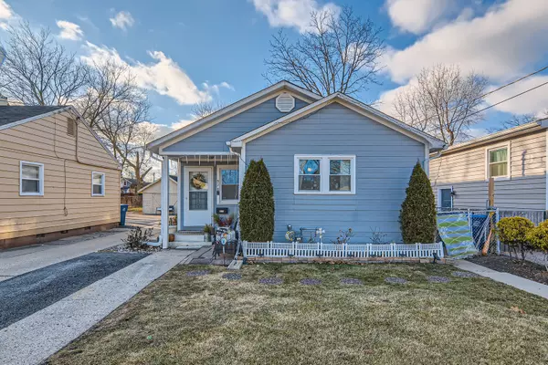 Waukegan, IL 60085,928 Pine Street