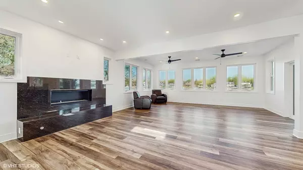 Mchenry, IL 60051,2713 N Villa Lane