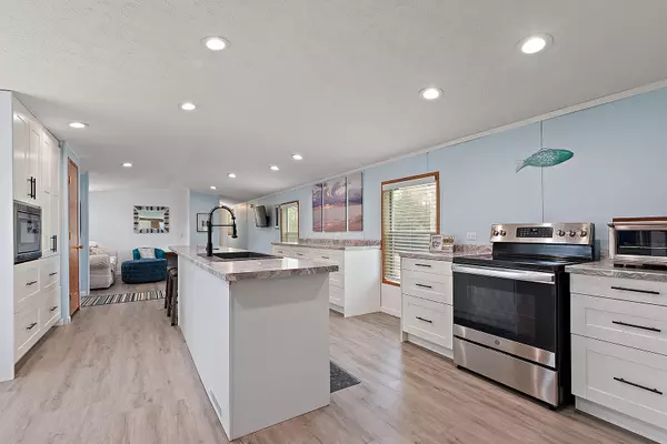 Reddick, IL 60961,18530 W 3000 North Road #49