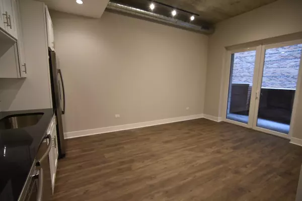Chicago, IL 60613,3833 N Broadway Street #320