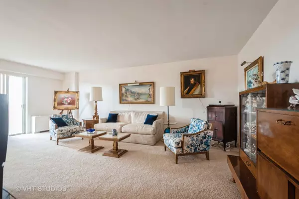 Chicago, IL 60645,7061 N Kedzie Avenue #1504