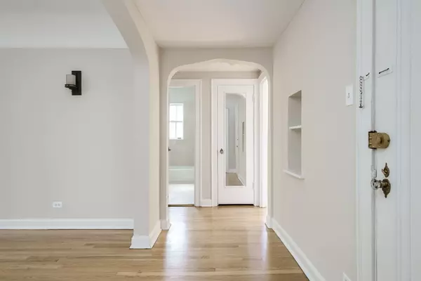 Oak Park, IL 60302,344 S Maple Avenue #2B