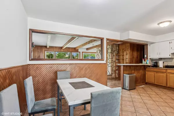 Arlington Heights, IL 60004,1812 N Mitchell Avenue